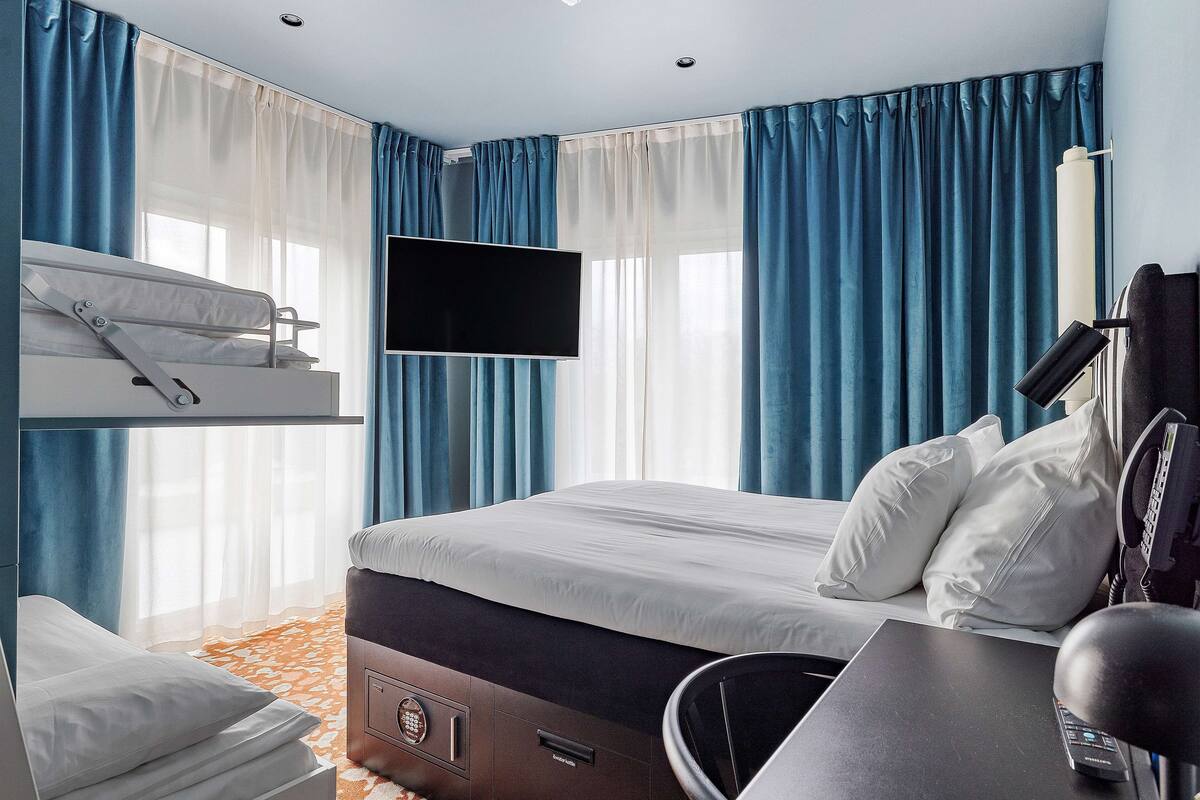 family room, multiple beds, non smoking | individually decorated, desk, laptop workspace, iron/ironing board