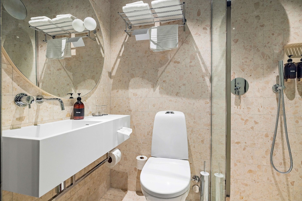 economy room, 1 double bed, non smoking, no windows | bathroom | shower, rainfall showerhead, hair dryer, heated floors