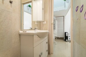 Bathroom - 'Borgo Orefici'' (Napoli)