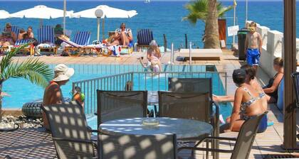 Apartment for 3 persons, with swimming pool, near the beach