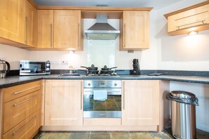 Apartment, Private Bathroom, Courtyard View | Shared kitchen - Apartment 4 (Worksop)