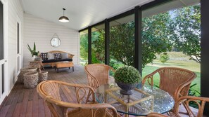 Outdoor dining - Meerea Country Estate (Bulga)