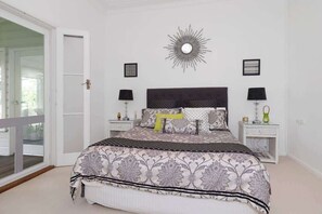 4 Schlafzimmer, Schreibtisch, Bügeleisen/Bügelbrett, WLAN