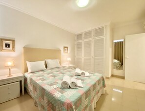 2 chambres, fer et planche à repasser, Wi-Fi gratuit, draps fournis
