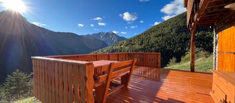 Chalet Modern 4 Bedrooms, Sleeps 12, Near Ski Lift and Shuttle, Pra Loup 1500