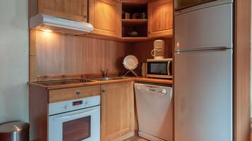 Réfrigérateur, micro-ondes, four, lave-vaisselle