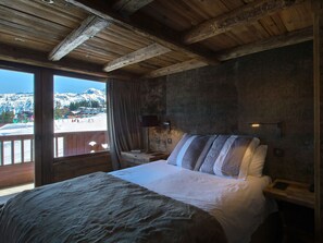 3 bedrooms, free WiFi, bed sheets - Modern apartment in Courchevel 1850, close to the slopes, for 6 people (Courchevel 1850)