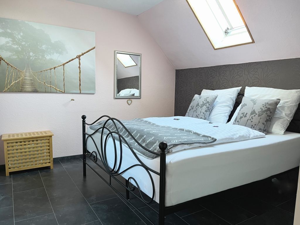 2 bedrooms, desk, iron/ironing board, travel crib