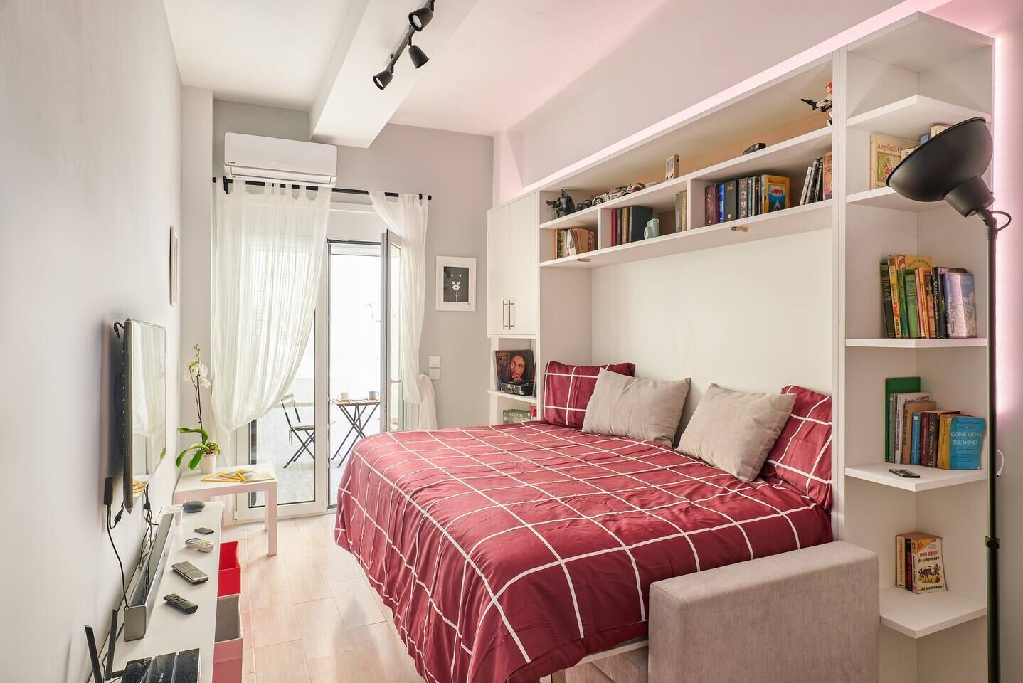 Stylish Studio Apartment Near Marina Zea