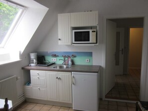 Mikrowelle, Wasserkocher mit Kaffee-/Teezubehör, Wasserkocher