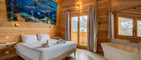 4 bedrooms, WiFi, bed sheets