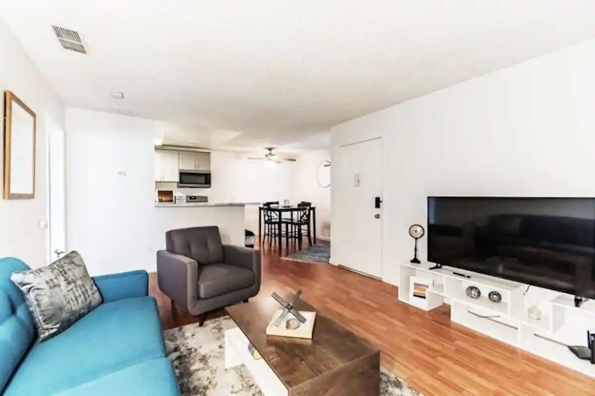 Luxe Modern Getaway in the Heart of Redlands! (CDC Safe)