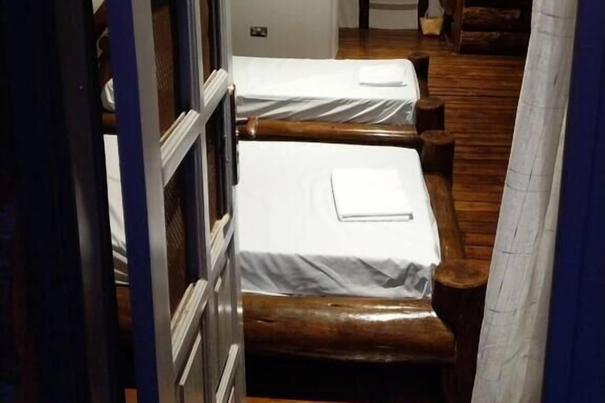 Deluxe Twin Room | Premium bedding, in-room safe, desk, laptop workspace