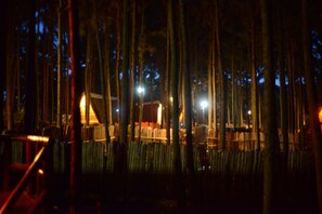 Fassade der Unterkunft – Abend/Nacht