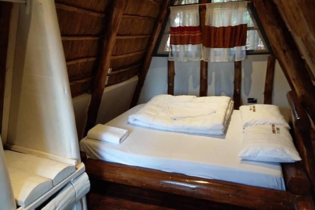 Deluxe Double Room | Premium bedding, in-room safe, desk, laptop workspace