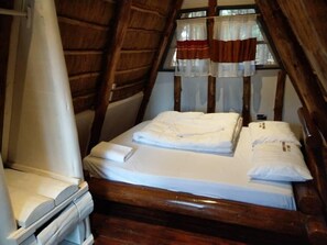 Deluxe Double Room | Premium bedding, in-room safe, individually decorated - Nyungu Yamawe Forest Park (Kitukutwe)