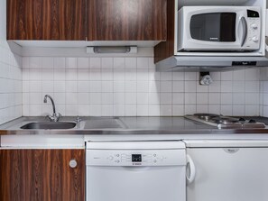 Fridge, oven, stovetop, dishwasher - Charming apartment in the heart of Courchevel 1850, perfect for 2 to 4 people (Courchevel 1850)