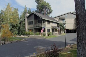 Exterior - Crestview 29: Walk to the Village, Near Blue Line (Mammoth Lakes)