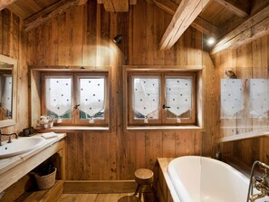 Séchoir à cheveux, serviettes fournies