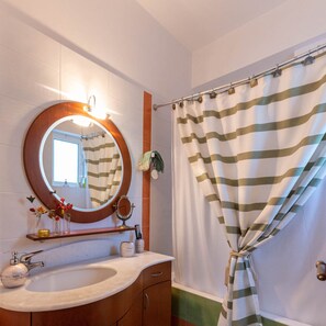 House, 1 Bedroom | Bathroom | Hair dryer, towels, soap, shampoo - Verga Sunset Villa - Ilia Seascape Private Retreat (Kalamata)