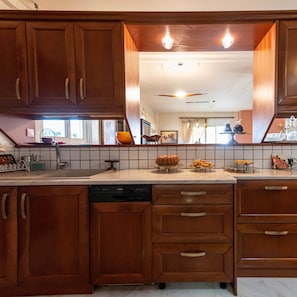 House, 1 Bedroom | Private kitchen | Full-size fridge, oven, stovetop, dishwasher