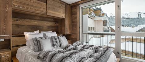 1 bedroom, bed sheets