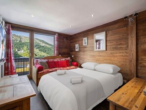1 bedroom, bed sheets - Cozy apartment near slopes, parking included, sleeps 6 (Courchevel 1650)