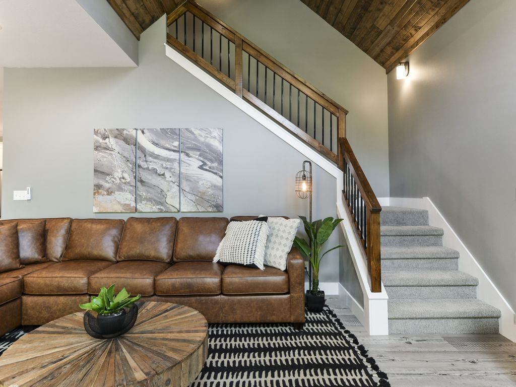 Smart TV, lareira, DVD player, mesa de pingue-pongue