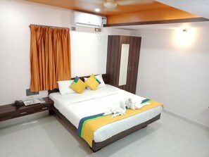 32 bedrooms, iron/ironing board, WiFi - Sai Swetha Grands Best Budget Hotel Near Bangalore Airport (Bengaluru)