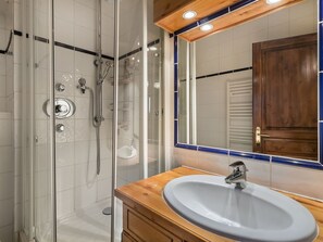 Hair dryer, towels - Cozy apartment with fireplace and parking in Courchevel (Courchevel 1850)