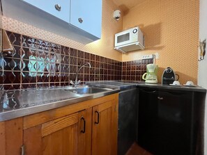 Fridge, microwave