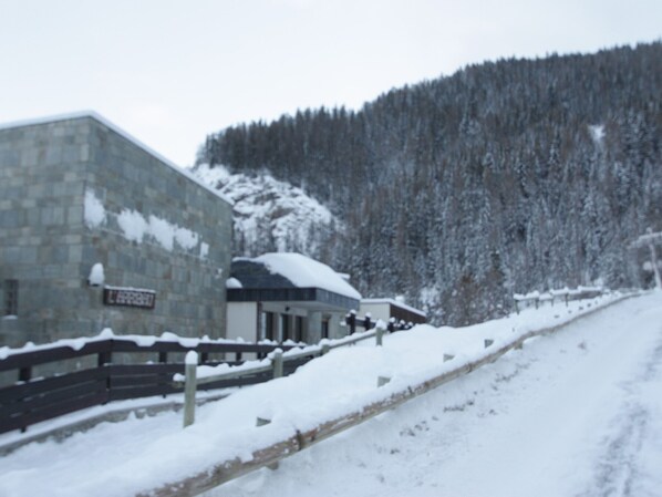 A building with a stone facade and a sign that reads "LAPPET". - Mountain Studio with Wifi 100m from Pra Loup 1600 Slopes (Pra-Loup)