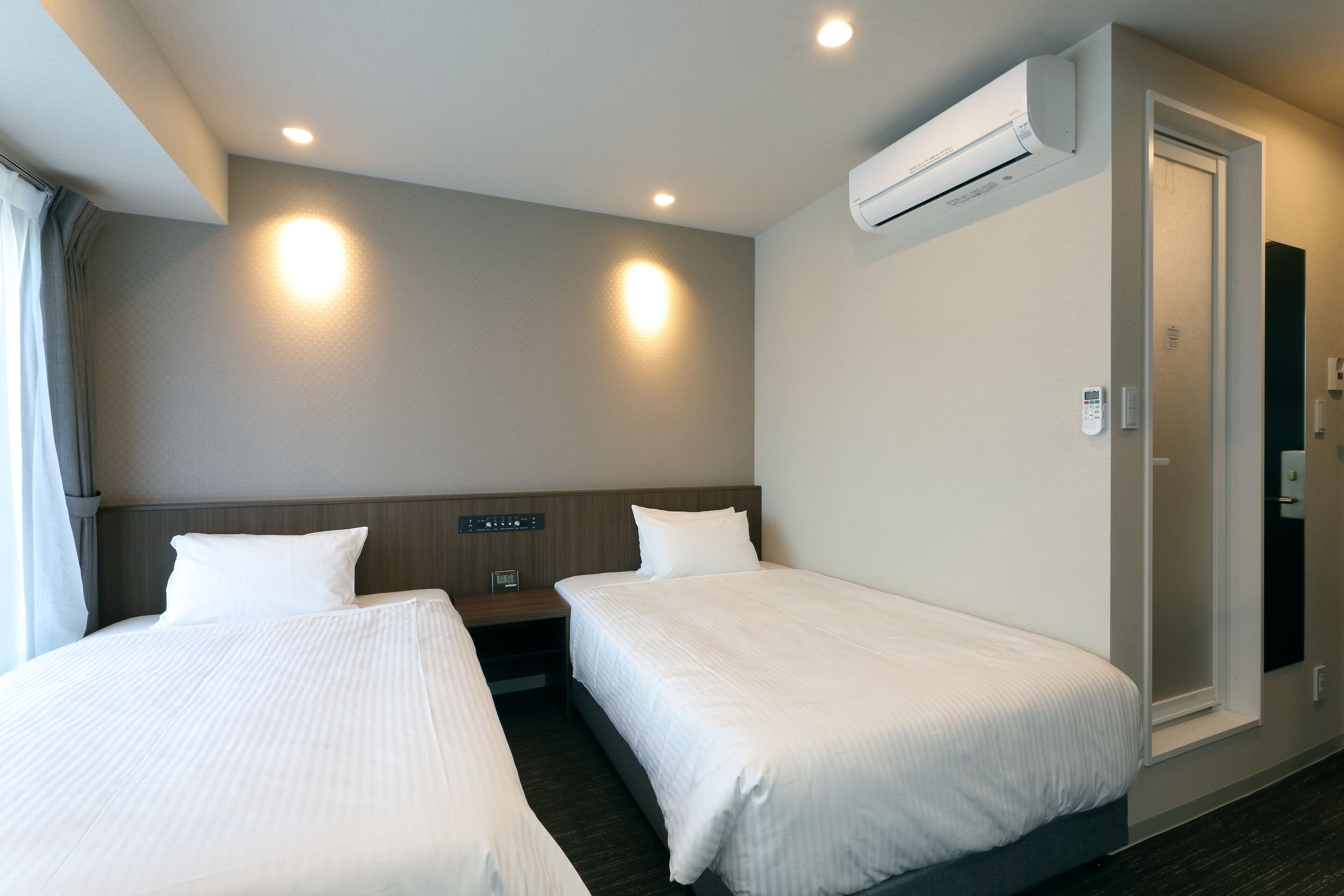 standard twin room, non smoking | 1 bedroom, desk, laptop workspace, blackout curtains