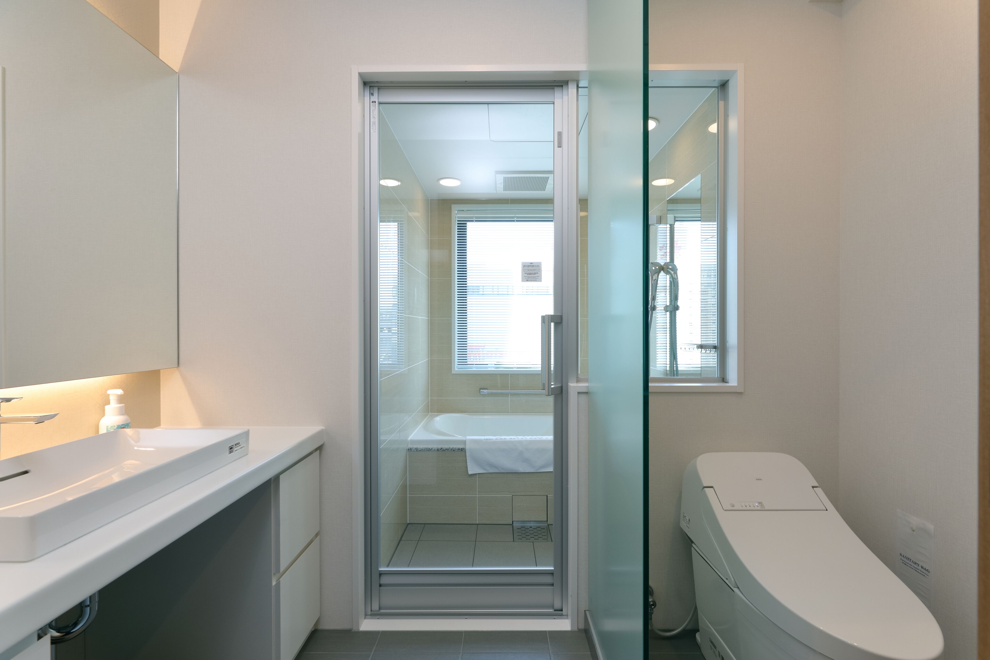 hollywood twin room, non smoking | 1 bedroom, desk, laptop workspace, blackout curtains