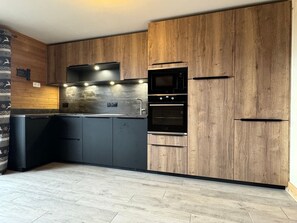 Réfrigérateur, micro-ondes, four, lave-vaisselle