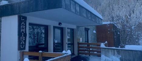 المنشأة من الخارج