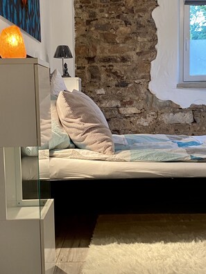 1 slaapkamer, een strijkplank/strijkijzer, reisbedje, gratis wifi