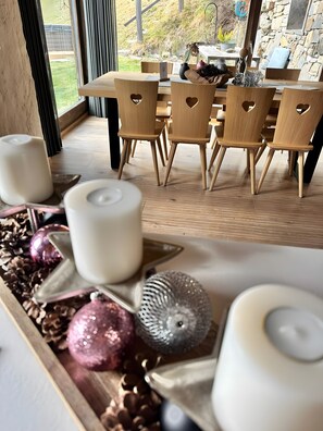 Dining - Holiday Home “ Bergsuite” with Mountain View, Balcony, Garden & Wi-Fi (St.Martin in Passeier)