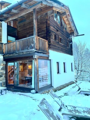 Exterior - Holiday Home “ Bergsuite” with Mountain View, Balcony, Garden & Wi-Fi (St.Martin in Passeier)