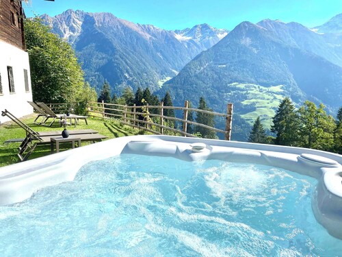 Ferienhaus " Bergsuite" mit Bergblick, Balkon, Garten & Wi-Fi