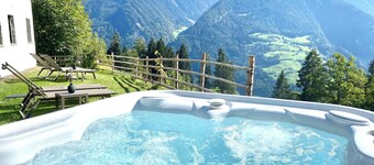 Holiday Home “ Bergsuite” with Mountain View, Balcony, Garden & Wi-Fi