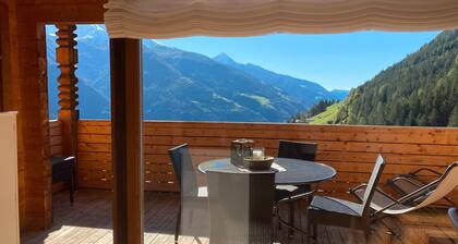 Ferienwohnung " Bergsuite" mit Bergblick, Balkon, Garten & Wi-Fi