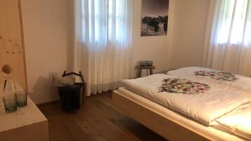 5 Schlafzimmer, Bügeleisen/Bügelbrett, kostenloses WLAN, Bettwäsche