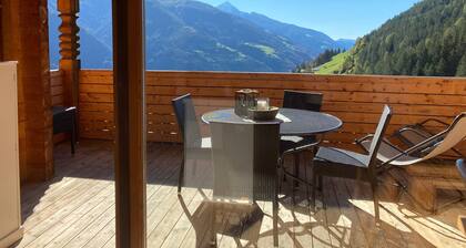 Holiday Apartment "Bergsuite" with Mountain View, Balcony, Garden & Wi-Fi