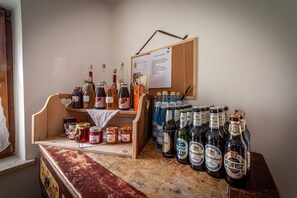 Bar (on property) - Apartment “Familienwohnung” in “Schildhof Ebion” with Mountain View, Wi-Fi & Garden (St. Leonhard Passeier)