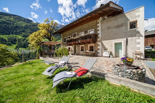 Ferienwohnung "Familienwohnung" im "Schildhof Ebion" mit Bergblick, WLAN und Garten