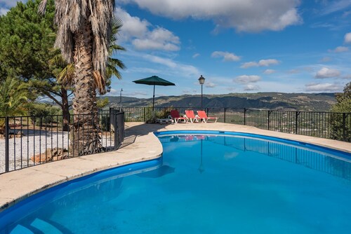 Mediterranean Villa "Palladio" in Ronda with Mountain View, Air Conditioning & Pool