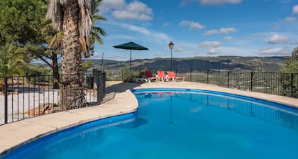 Mediterranean Villa "Palladio" in Ronda with Mountain View, Air Conditioning & Pool