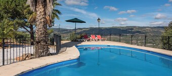 Villa mediterránea "Palladio" en Ronda con vistas a la montaña, aire acondicionado y piscina