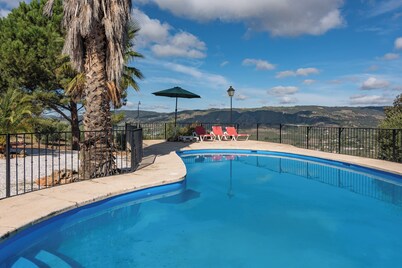 Mediterranean Villa "Palladio" in Ronda with Mountain View, Air Conditioning & Pool